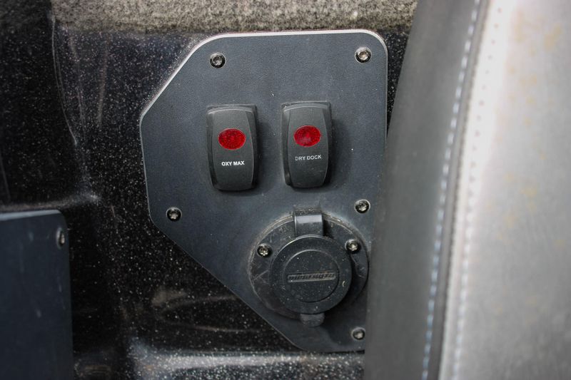 Used 2015 SKEETER ZX225 Image 24