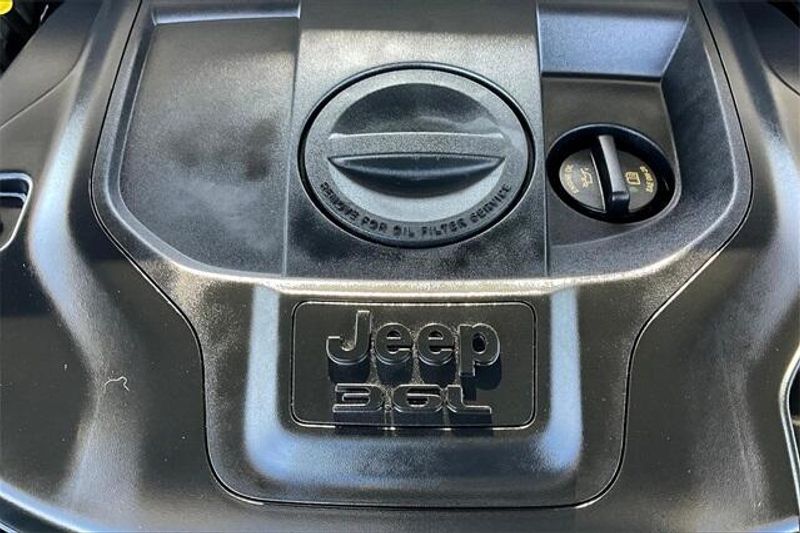 Used 2023 Jeep Grand Cherokee OverlandImage 32