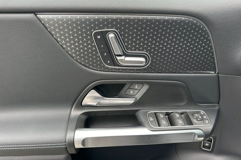 2024 Mercedes-Benz EQB 300Image 11