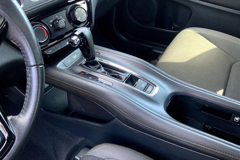 2019 Honda HR-V Sport photo 16