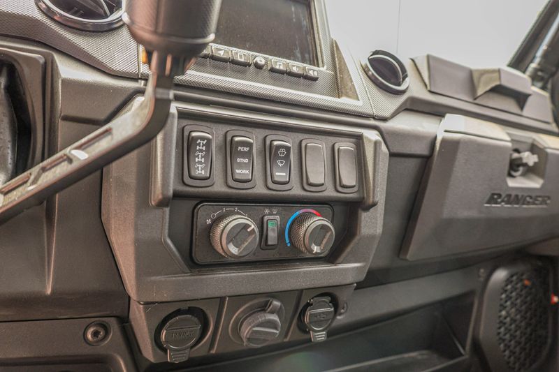 USED 2025 POLARIS RANGER CREW XP 1000 NORTHSTAR TEXAS EDITION Image 4
