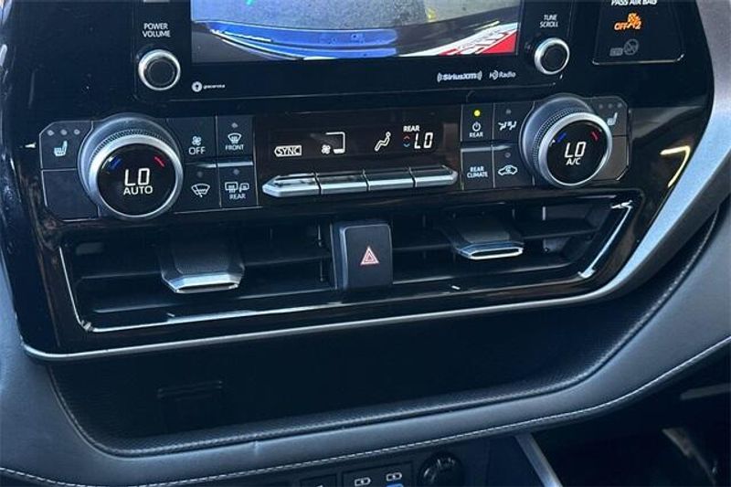 2022 Toyota Highlander XLEImage 19