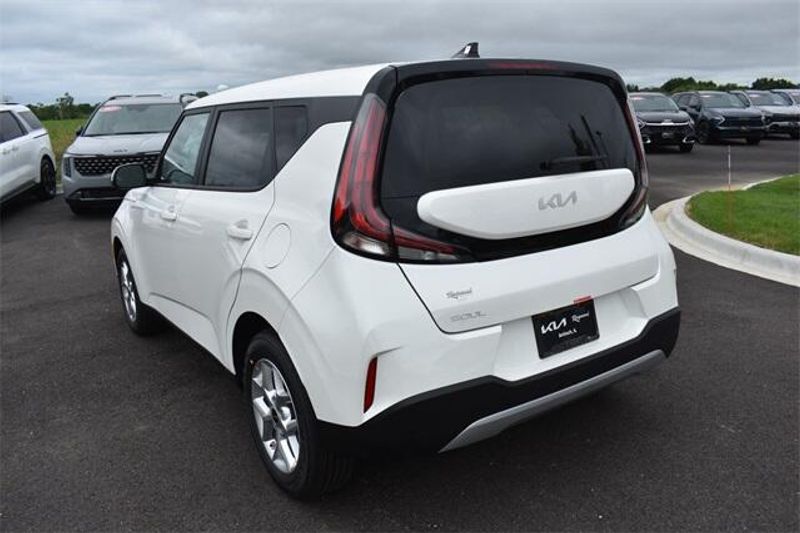 New 2025 Kia Soul LXImage 5