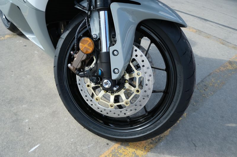 2025 Honda CBR600RR DEEP PEARL GRAYImage 3