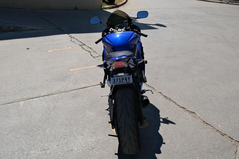 Used 2016 Yamaha YZFR6 BLUE AND SILVER Image 4