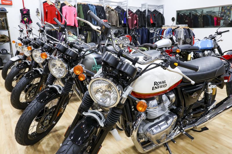2024 Royal Enfield SUPER METEOR  in a INTERSTELLAR GREY exterior color. Royal Enfield Motorcycles of Miami (786) 845-0052 remotorcyclesofmiami.com 