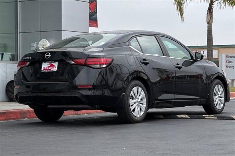 New 2025 Nissan Sentra SImage 3