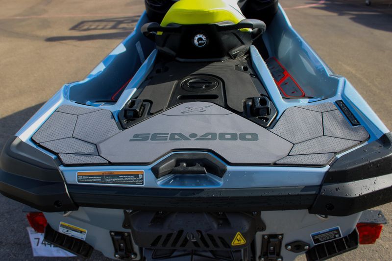 2025 SEADOO RXTX 325 WITH SOUND SYSTEM ICE METAL AND MANTA GREEN Image 14