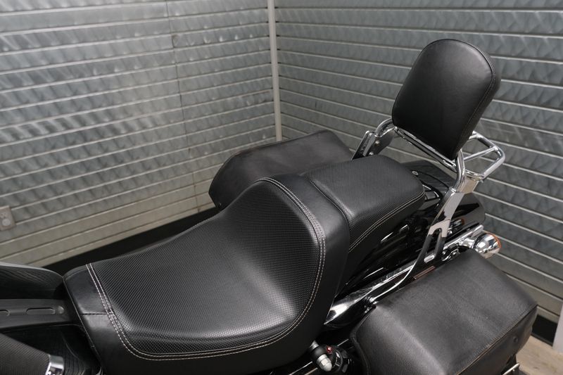 USED 2017 HARLEY DYNA FAT BOB 103 Image 16