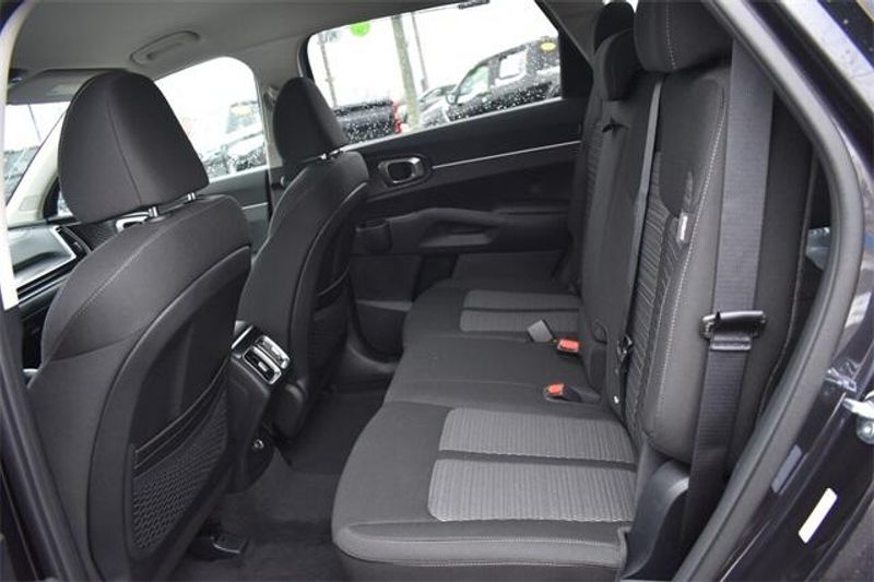 2025 Kia Sorento LXImage 16