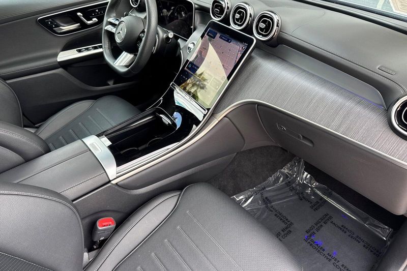 Used 2025 Mercedes-Benz GLC 300Image 18
