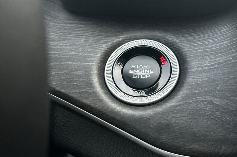 2025 Jeep Grand Cherokee Limited photo 17