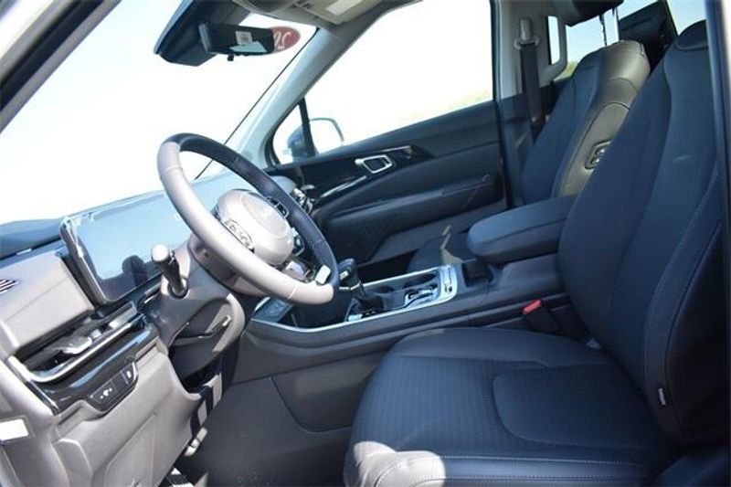 2025 Kia Carnival SX PrestigeImage 31