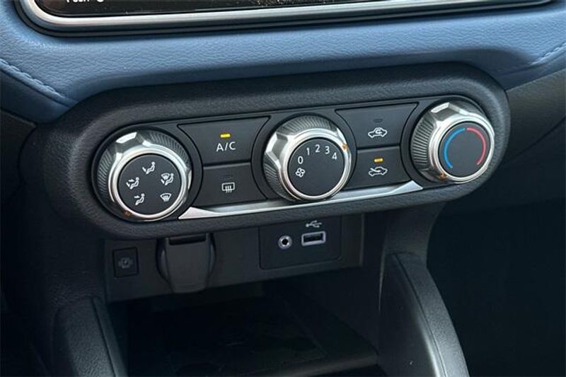 New 2025 Nissan Versa 1.6 SVImage 16