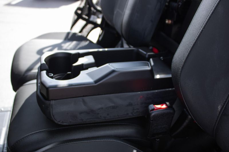 NEW 2026 CAN-AM DEFENDER MAX XT HD11 WITH 1025 INCH TOUCHSCREEN Image 21