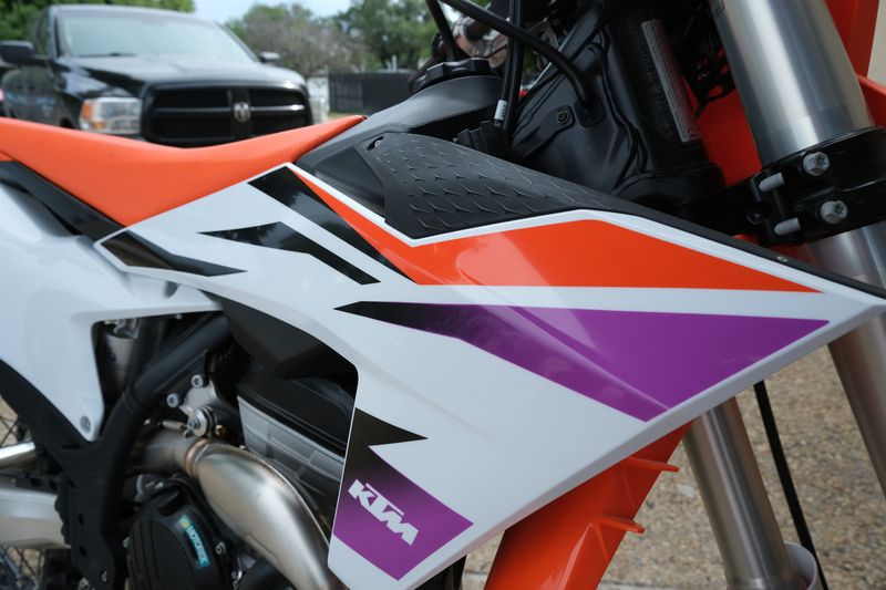 2024 KTM 250 SXF ORANGEImage 9