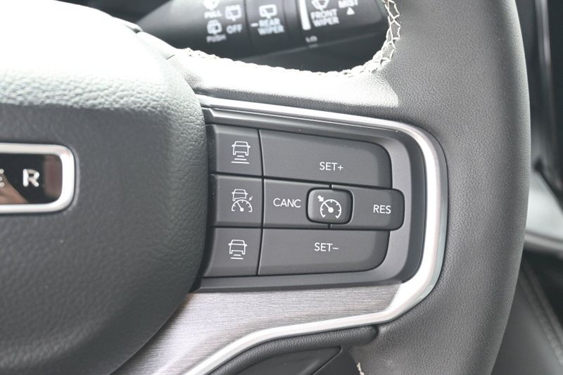 2025 Wagoneer L Image 24