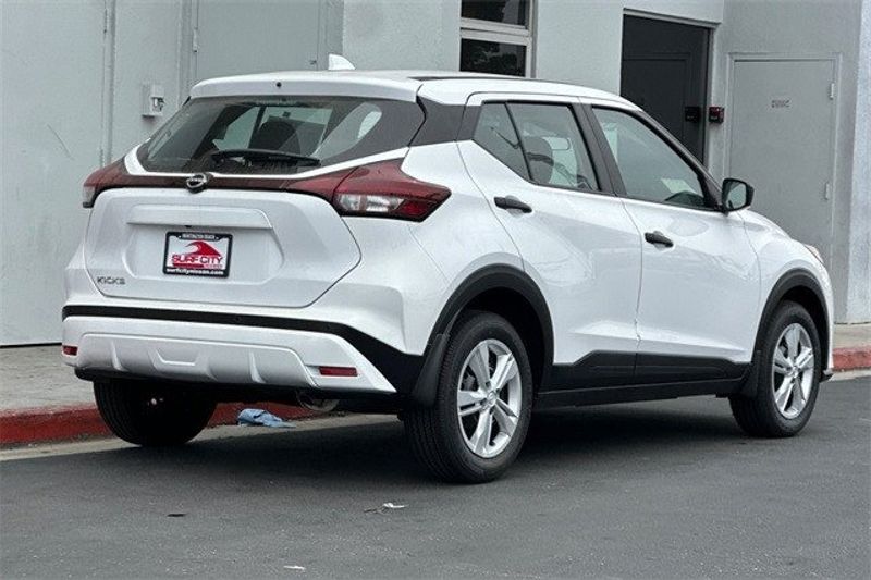 2024 Nissan Kicks SImage 8