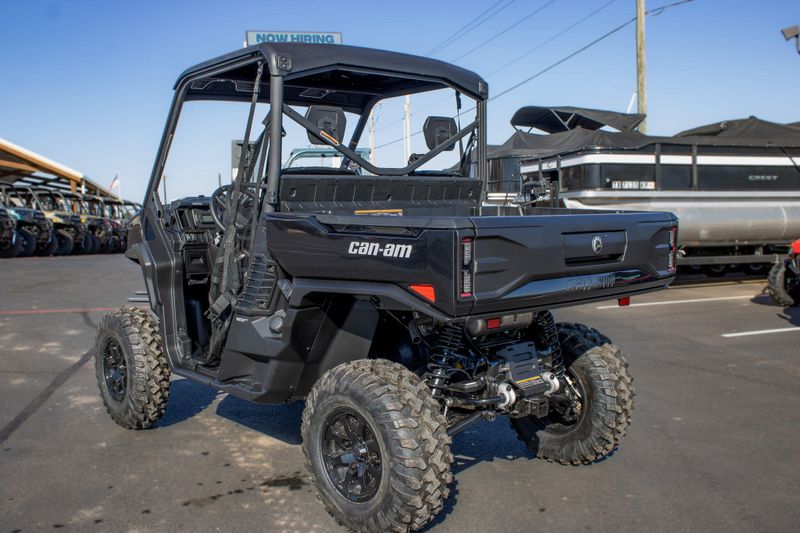 NEW 2026 CAN-AM DEFENDER XT HD11 WITH 1025 INCH TOUCHSCREEN Image 6
