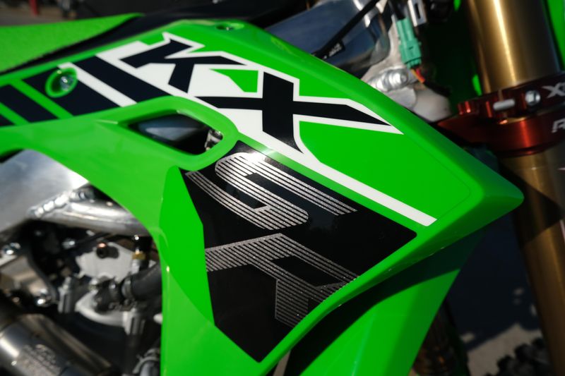 2025 Kawasaki KX450SR LIME GREENImage 17