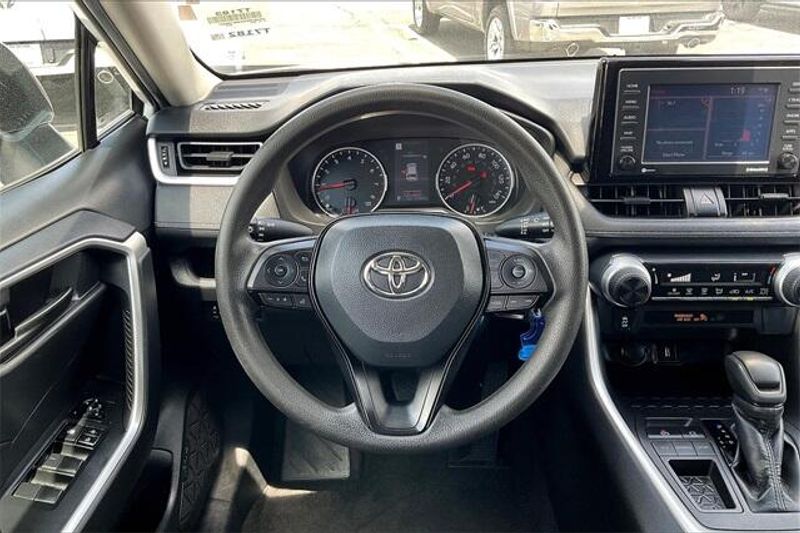 2022 Toyota RAV4 LEImage 4