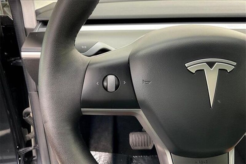 2021 Tesla Model Y Long RangeImage 18