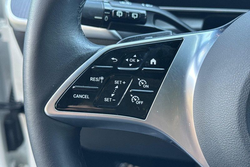 Used 2024 Mercedes-Benz GLC 300Image 27