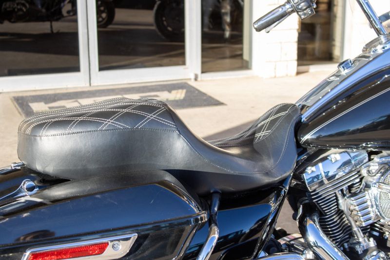 USED 2015 HARLEY ROAD KING BASE Image 11