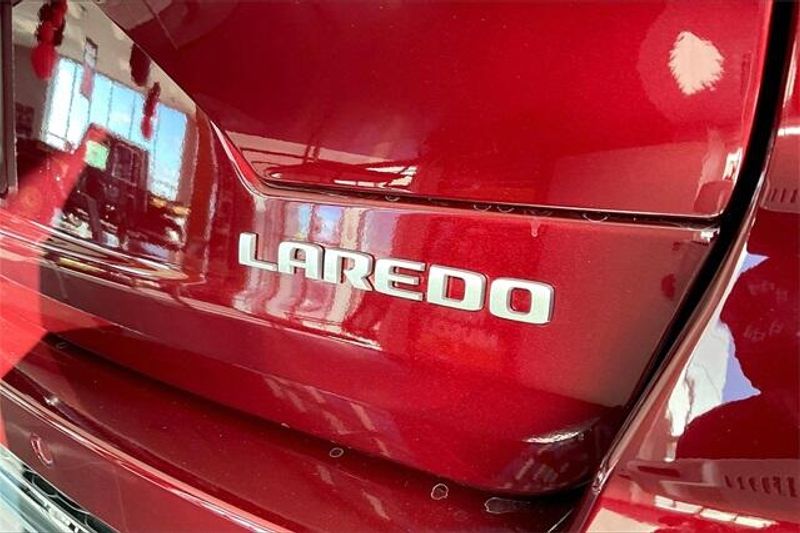 2025 Jeep Grand Cherokee Laredo X 4x4Image 13