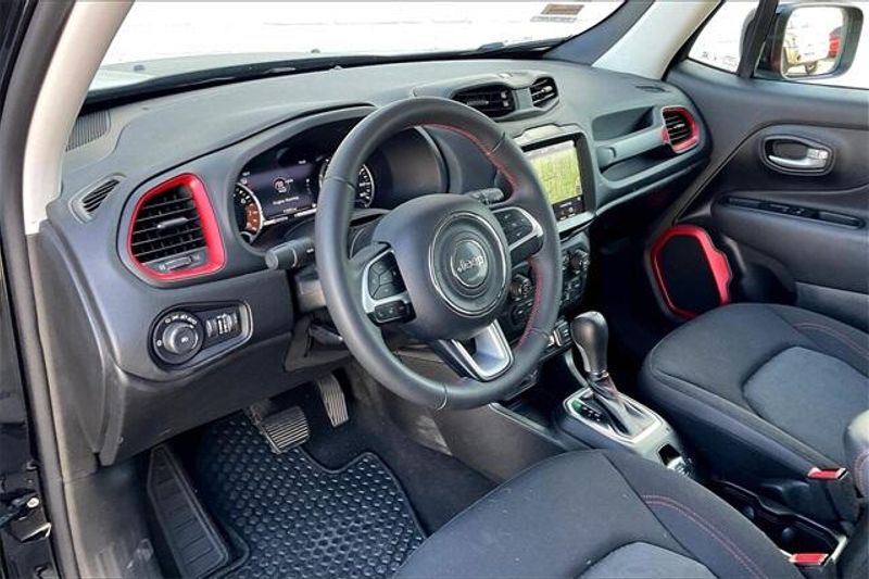 2023 Jeep Renegade Trailhawk photo 5