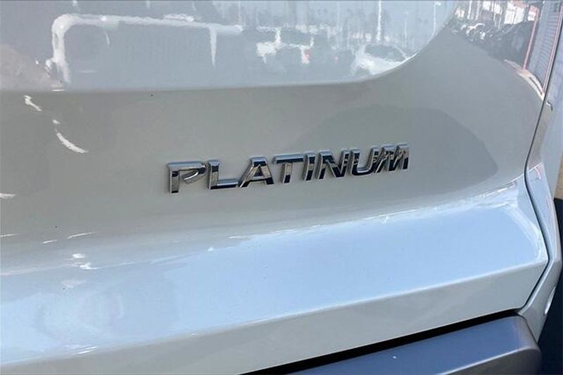 2023 Nissan Pathfinder PlatinumImage 7