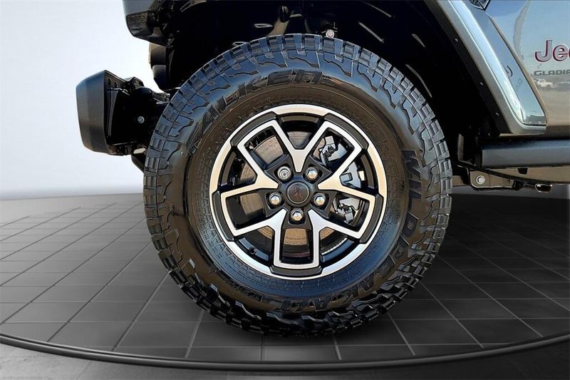 2025 Jeep Gladiator Rubicon photo 11