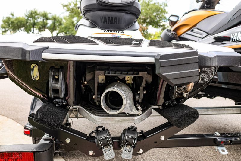 2021 Yamaha EX LIMITED TORCH RED AND WHITE Image 11