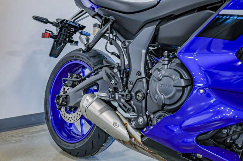 2025 Yamaha YZFR7 TEAM BLUEImage 5