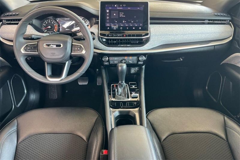 2024 Jeep Compass Latitude photo 13