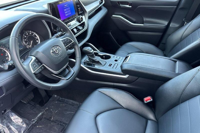 Used 2026 Toyota Highlander XLEImage 9