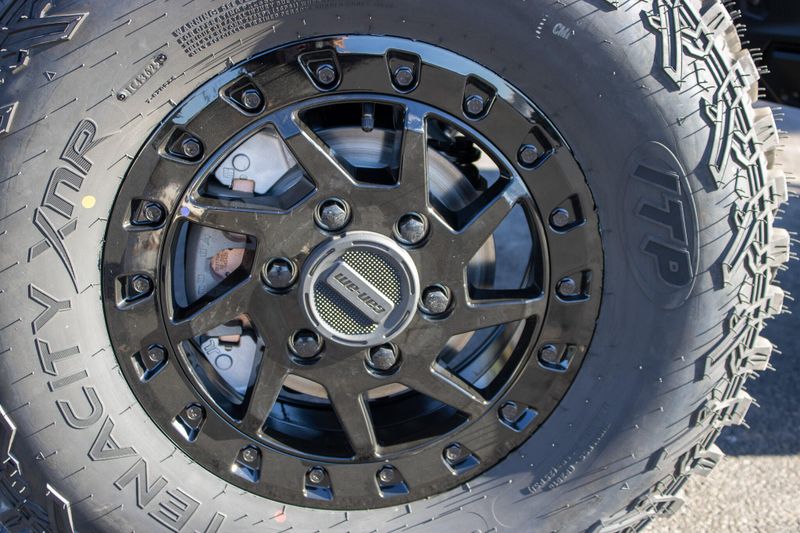 NEW 2026 CAN-AM MAVERICK R MAX X WITH SMARTSHOX 999T DCT Image 17