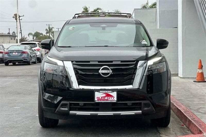 New 2025 Nissan Pathfinder SLImage 6