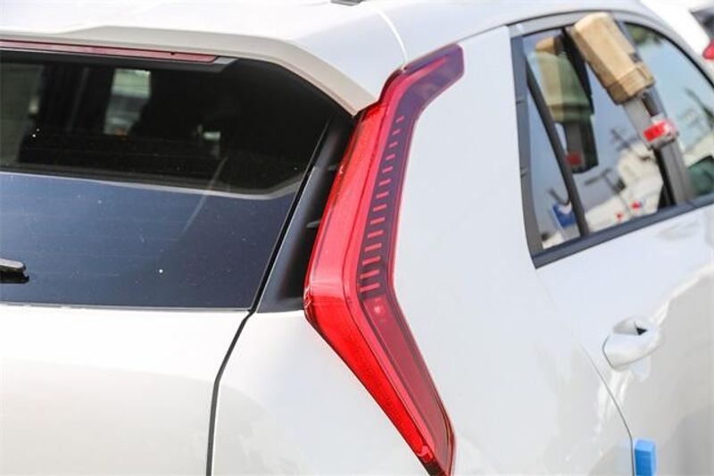 New 2025 Kia Niro EX TouringImage 18