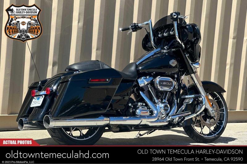 2022 Harley-Davidson Street Glide in a Black exterior color. BMW Motorcycles of Temecula – Southern California (951) 506-6903 bmwmotorcyclesoftemecula.com 