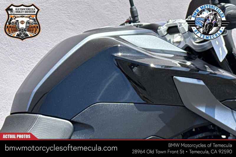 2025 BMW F 900 RImage 9