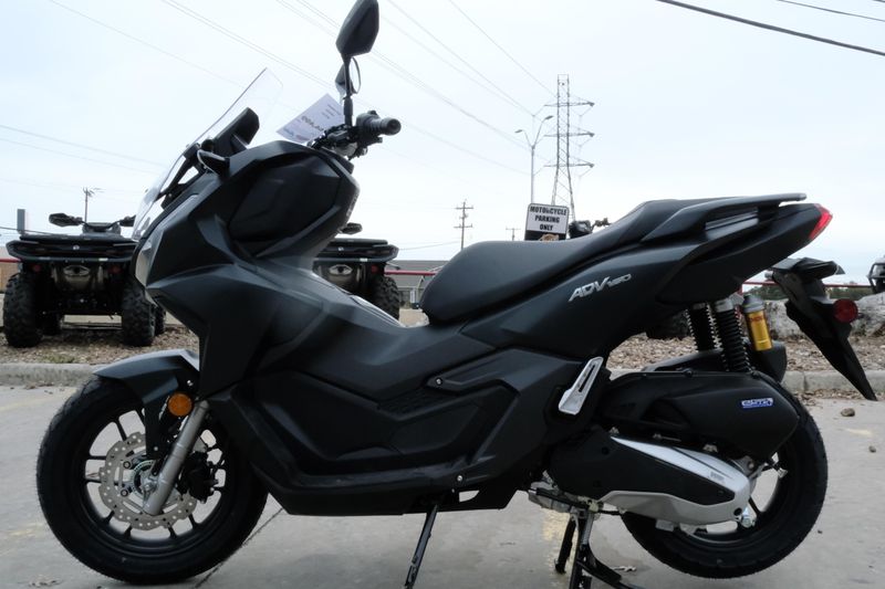 2025 Honda ADV160 MATTE BLACK METALLICImage 14