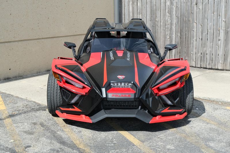 2020 Polaris SLINGSHOT R BLACK AND RED Image 2