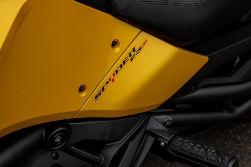 NEW 2026 CAN-AM SPYDER F3S Image 9