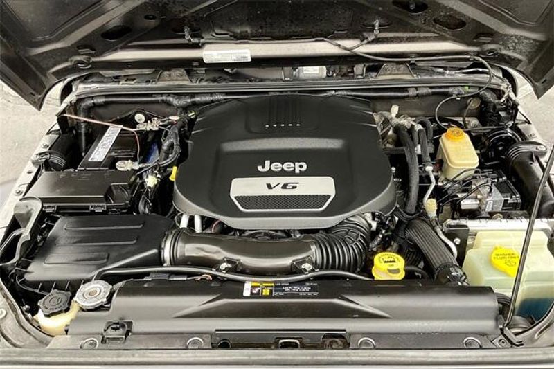2017 Jeep Wrangler Unlimited Sport photo 9