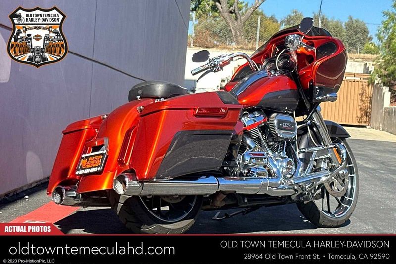 2018 Harley-Davidson Road Glide in a ORNGLAVA/DKALOY W/PINSTRIPE exterior color. BMW Motorcycles of Temecula – Southern California (951) 506-6903 bmwmotorcyclesoftemecula.com 