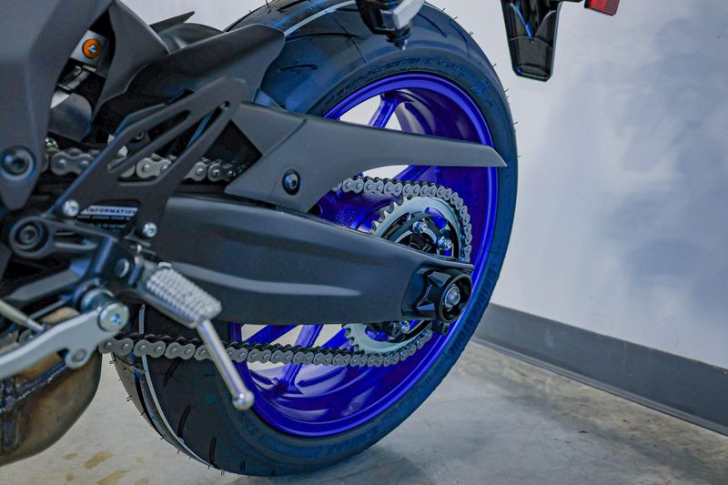 2025 Yamaha YZFR7 TEAM BLUE Image 11