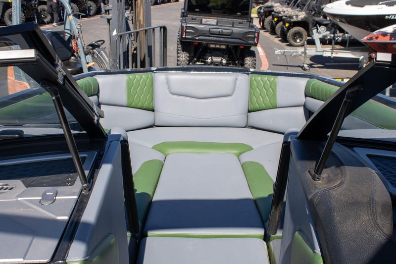 2023 MALIBU M220Image 41