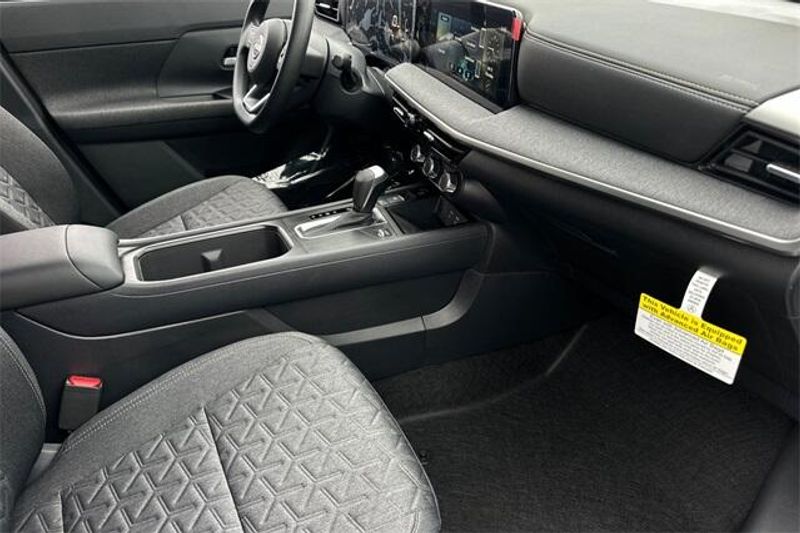 New 2025 Nissan Kicks SVImage 13