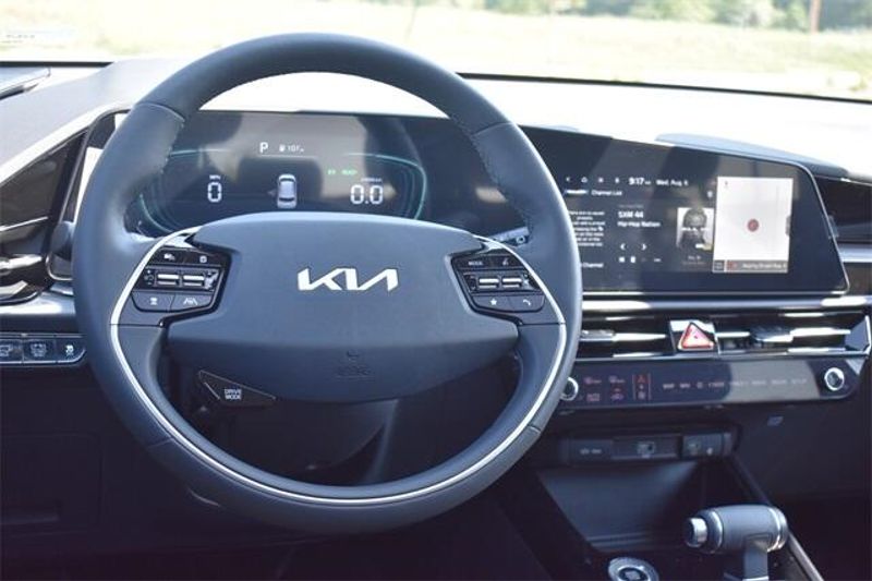 New 2025 Kia Niro SXImage 21